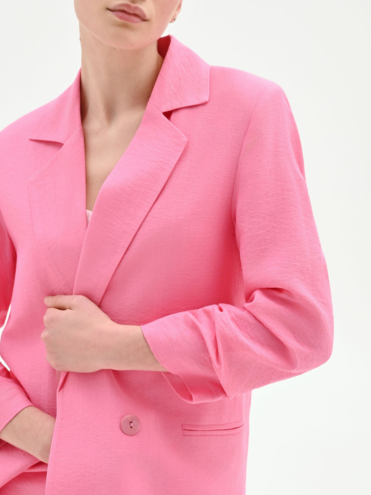Giacca doppiopetto rosa con finitura satinata