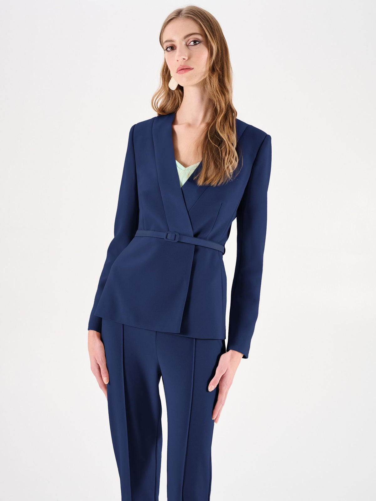 Giacca blu con cintura