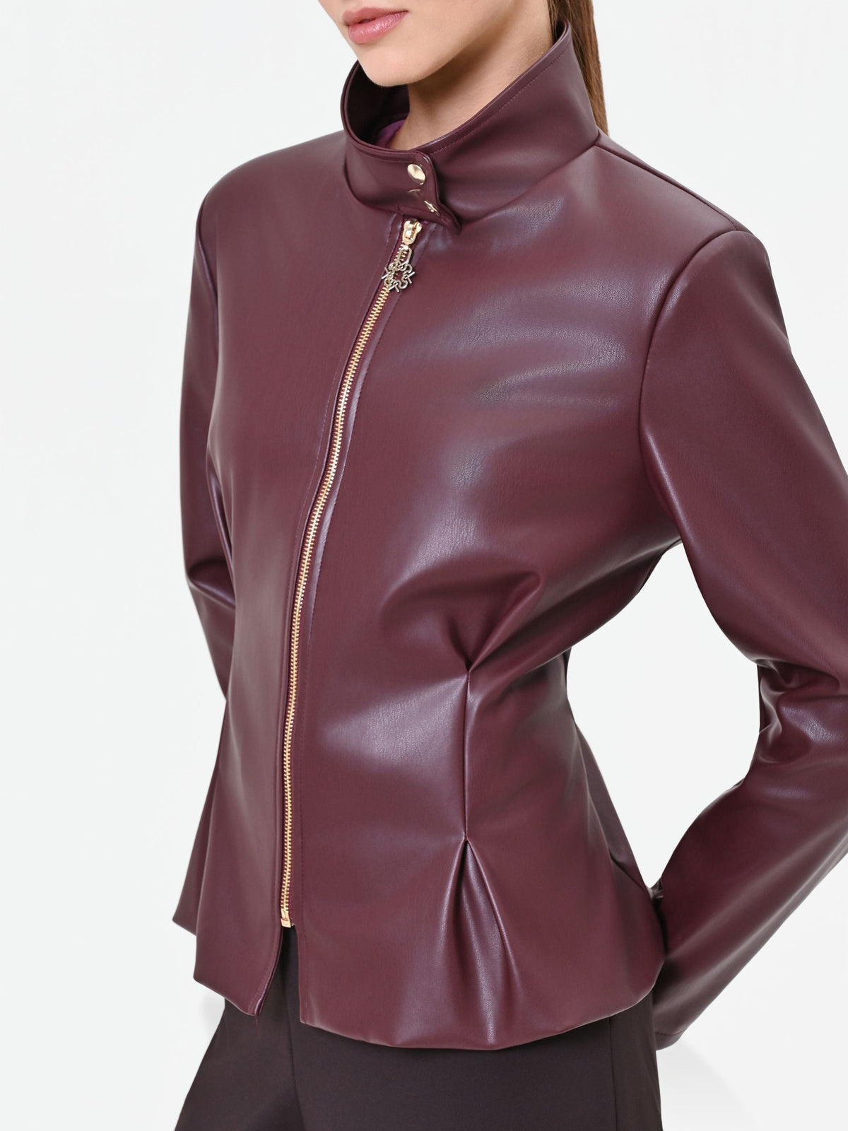 Giacca in similpelle bordeaux rosso con baschina