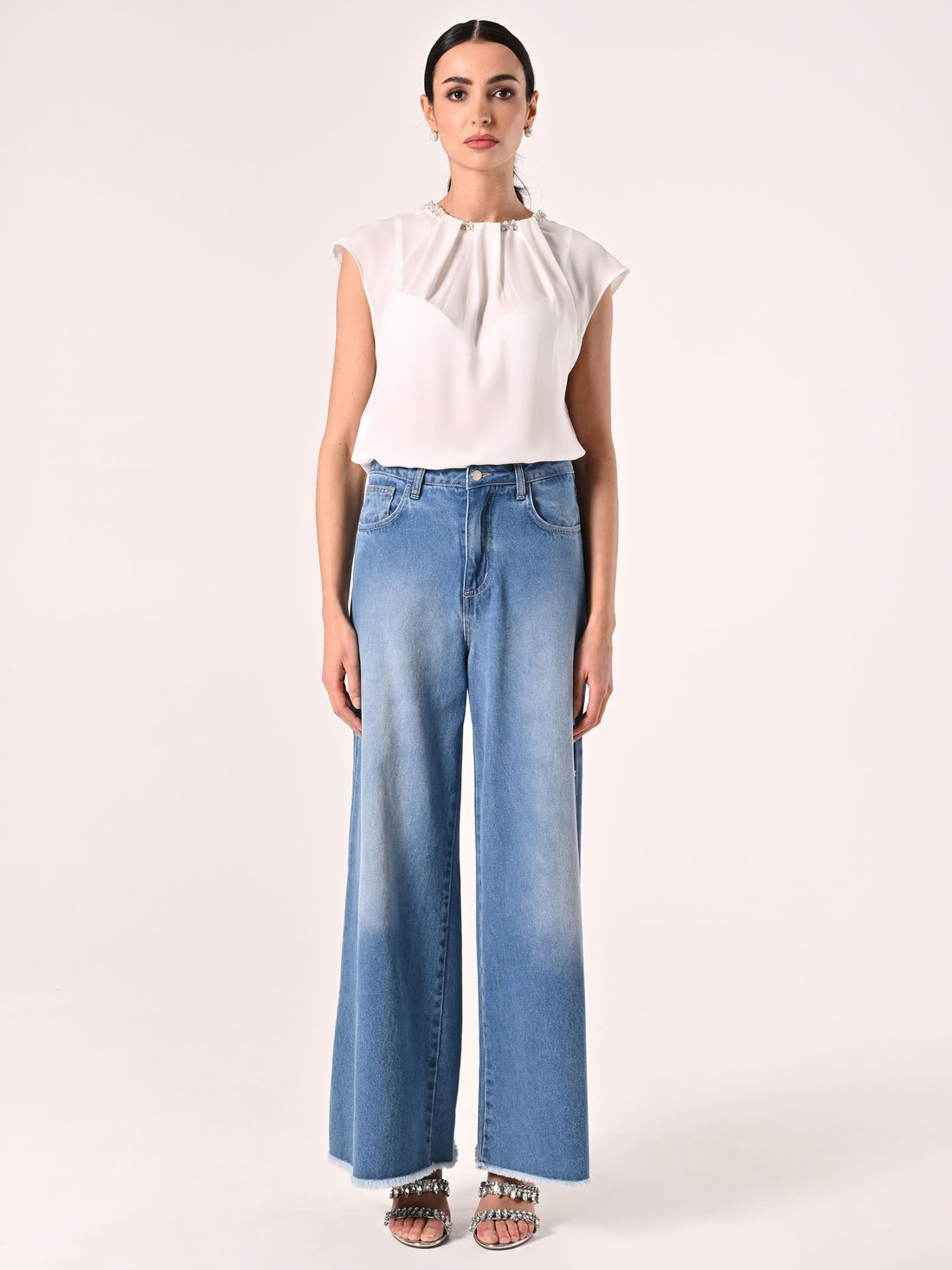 Blusa Bianca con Perle e Pietre