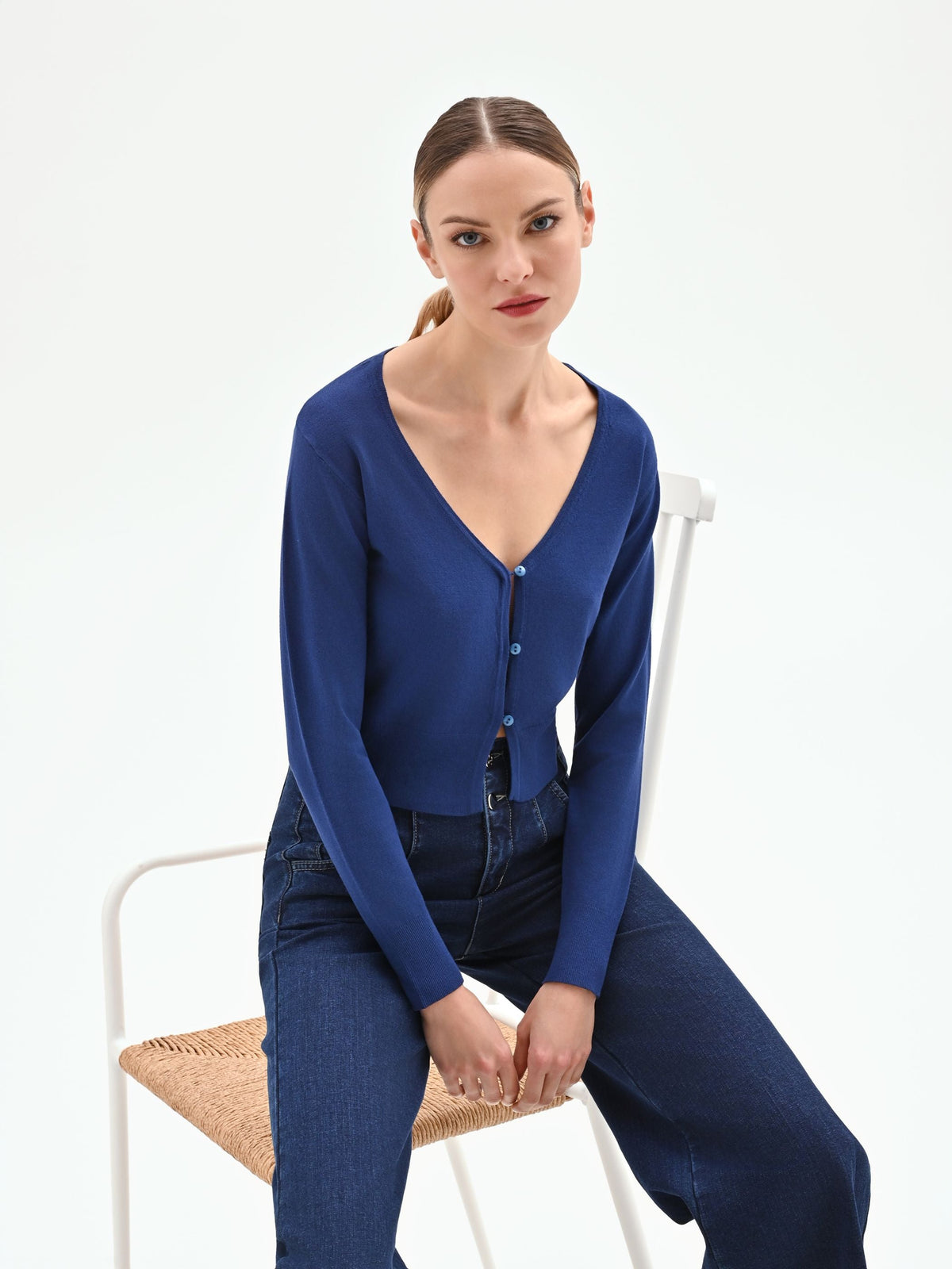 Cardigan blu brillante in maglia fine