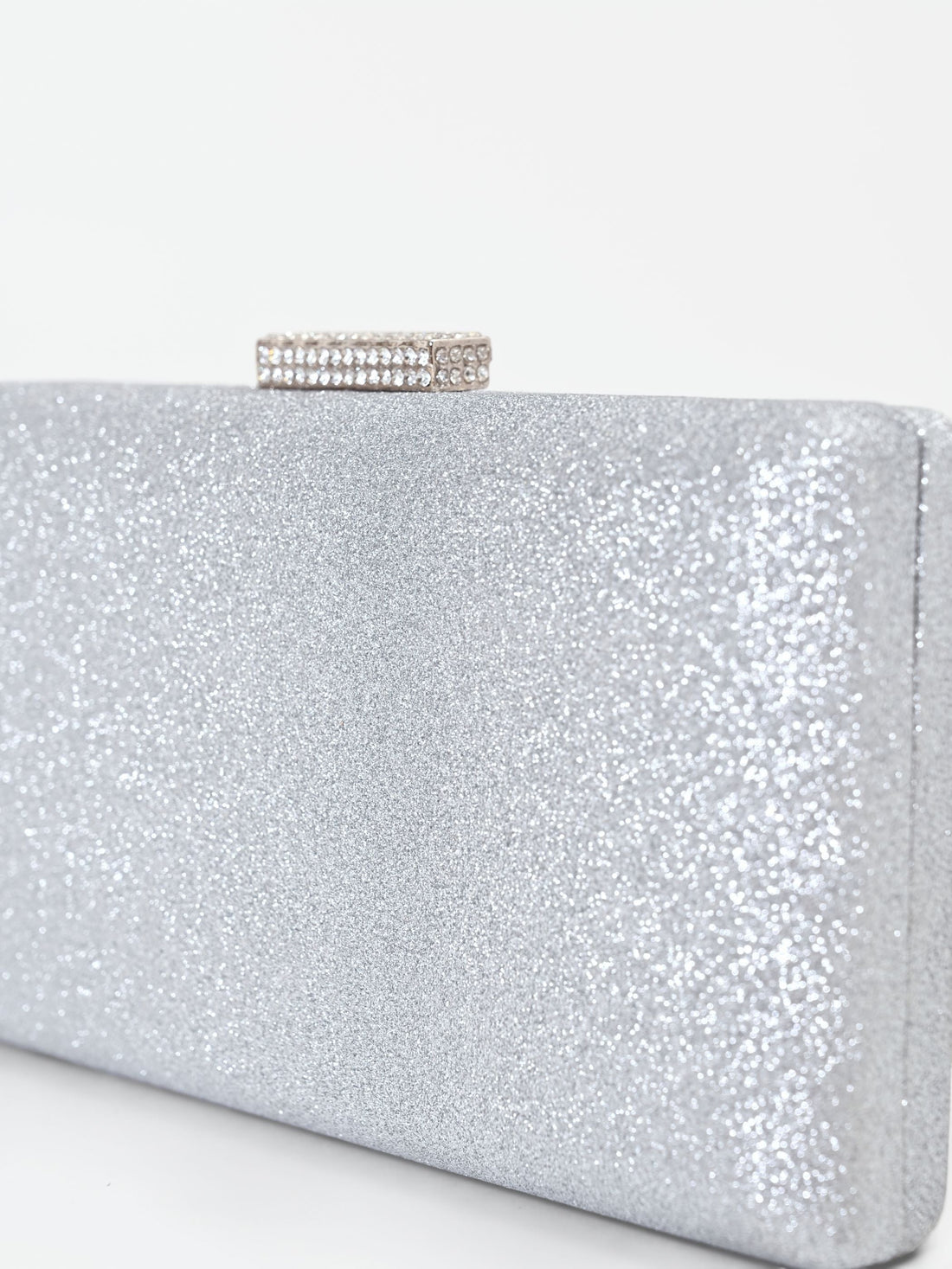Borsa clutch argento con applicazione gioiello