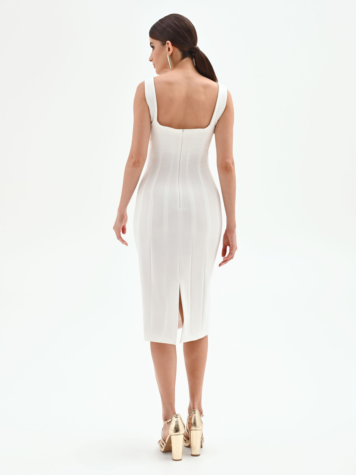 Abito midi bianco con scollo quadrato