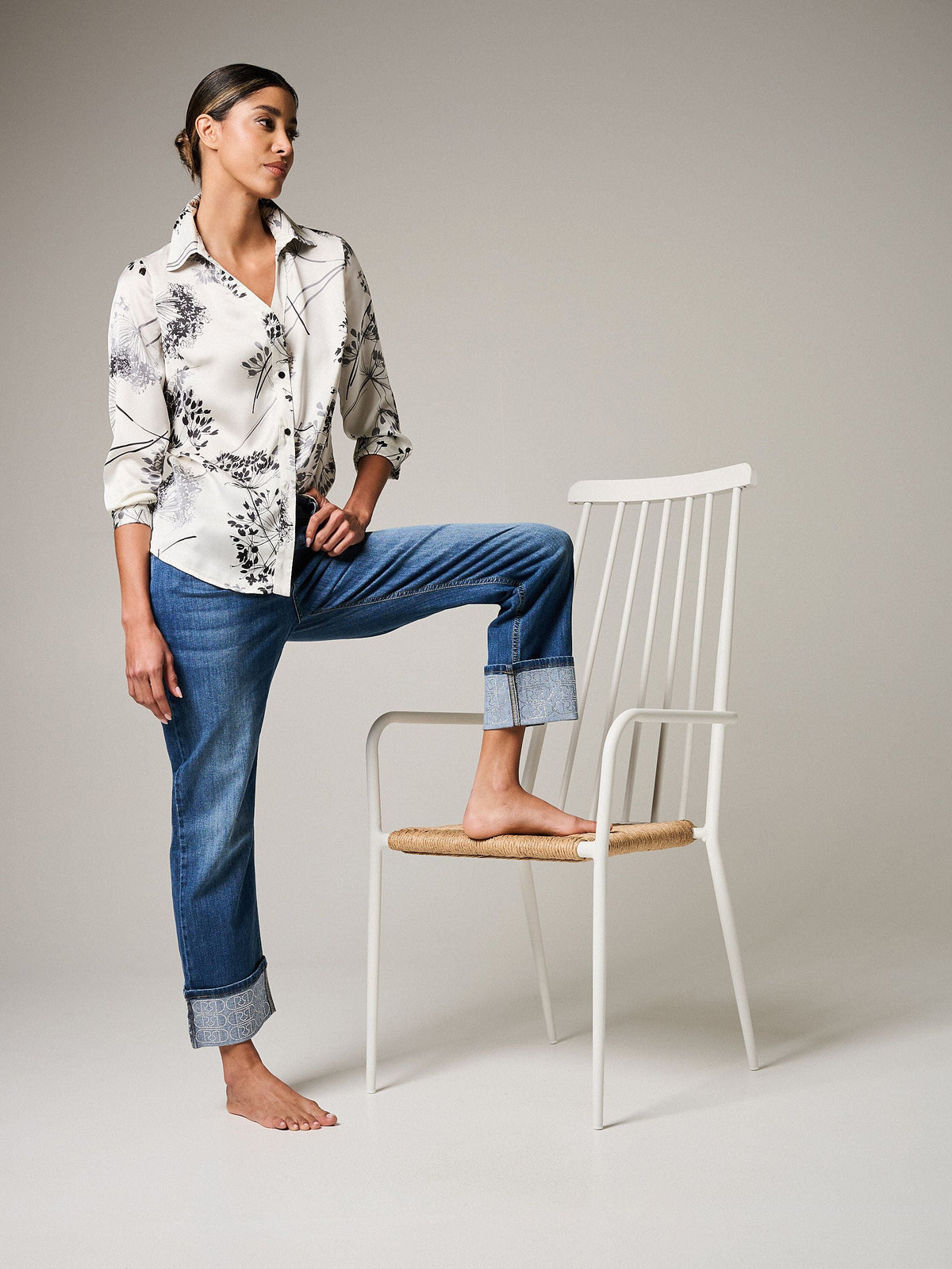 Jeans con Risvolto Logo Strass