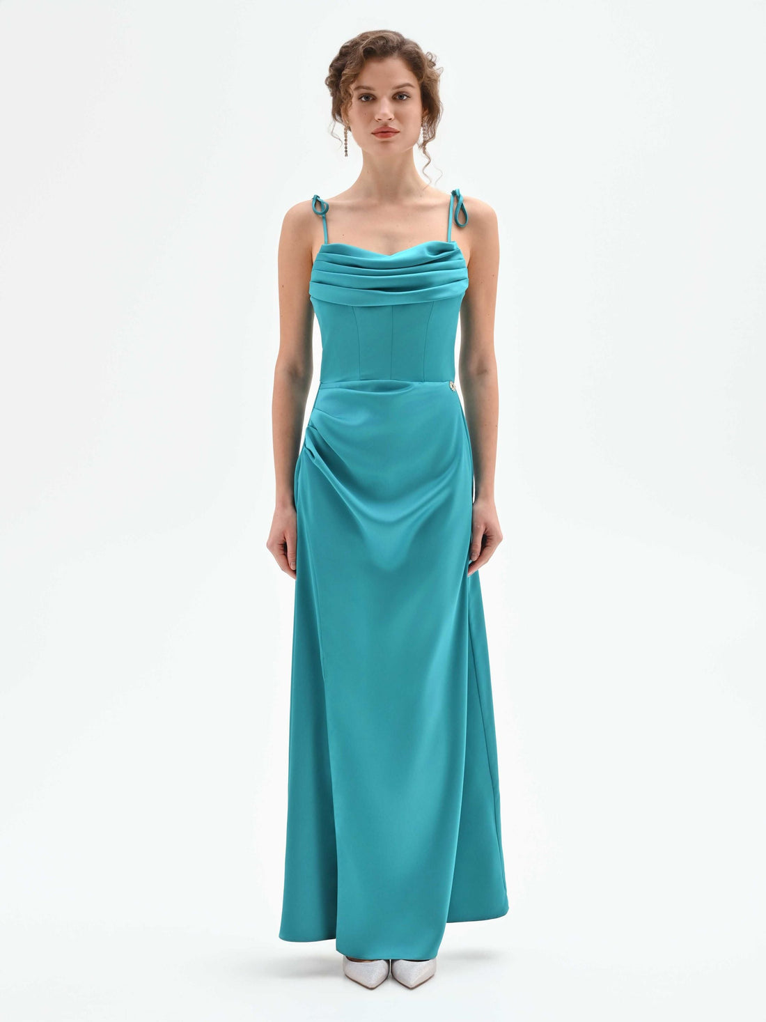 Abito lungo atelier  verde smeraldo con scollo drappeggiato