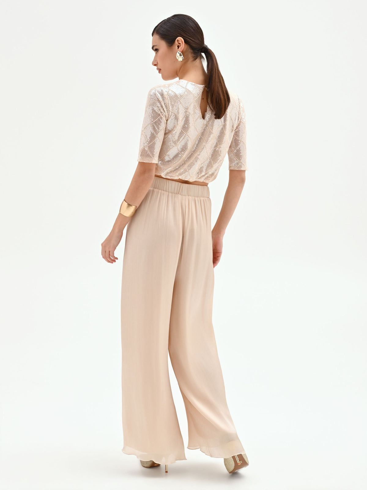 Pantalone a palazzo beige chiaro in raso cangiante