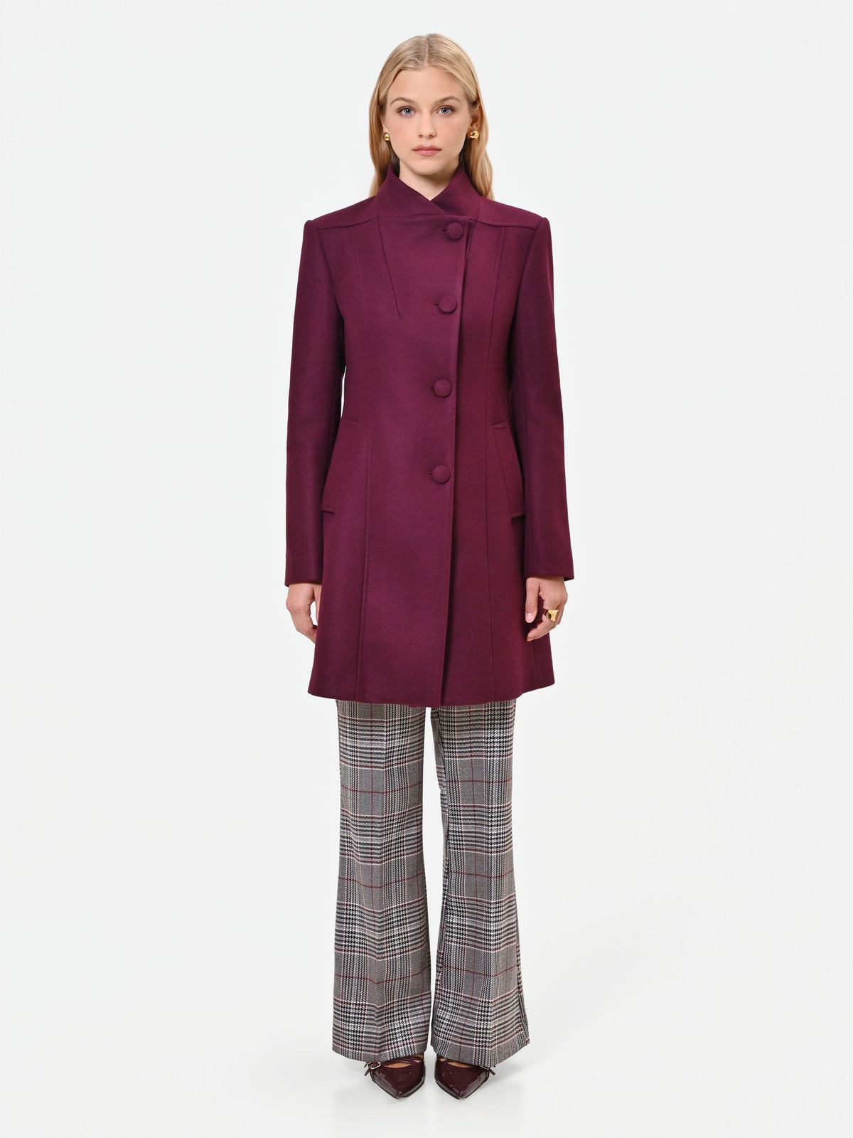 Cappotto bordeaux rosso con collo in piedi