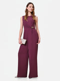 Tuta elegante bordeaux con drappeggio asimmetrico