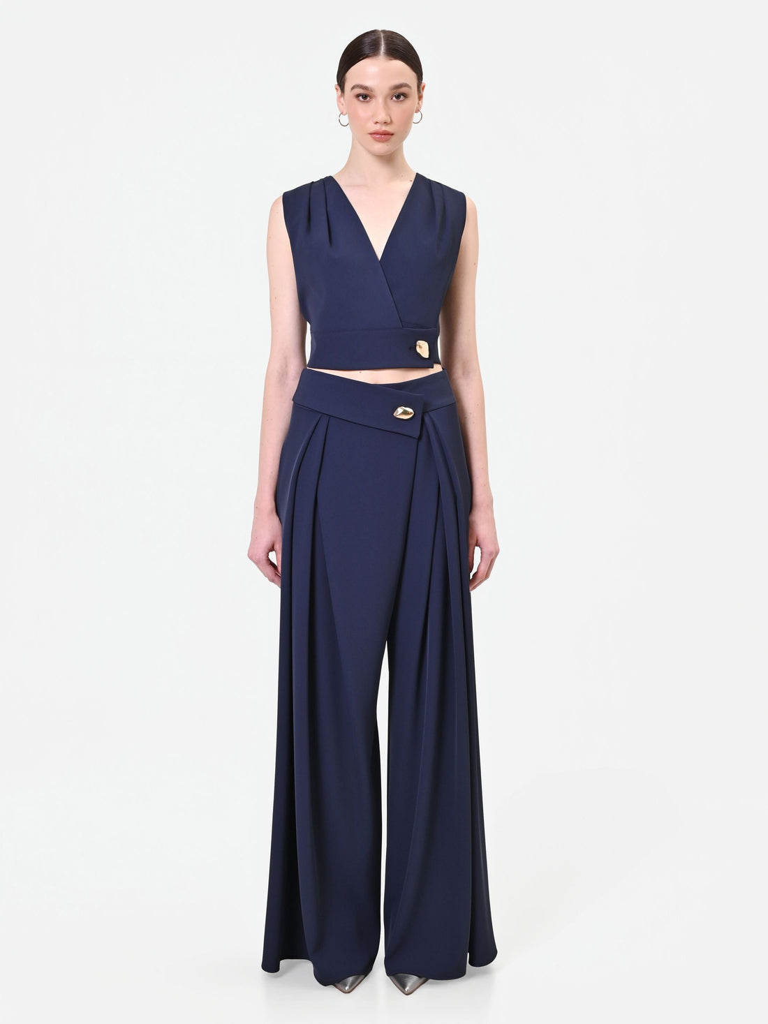 Top blu navy con incrocio e bottone design