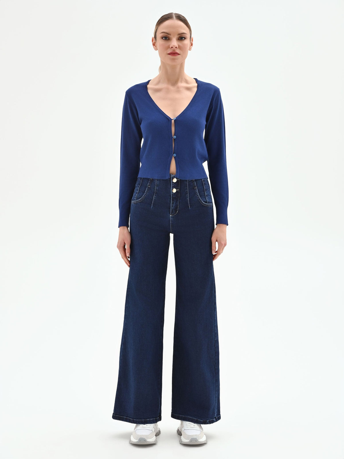 Cardigan blu brillante in maglia fine
