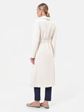 Cappotto bianco panna con collo a scialle e cintura in velour