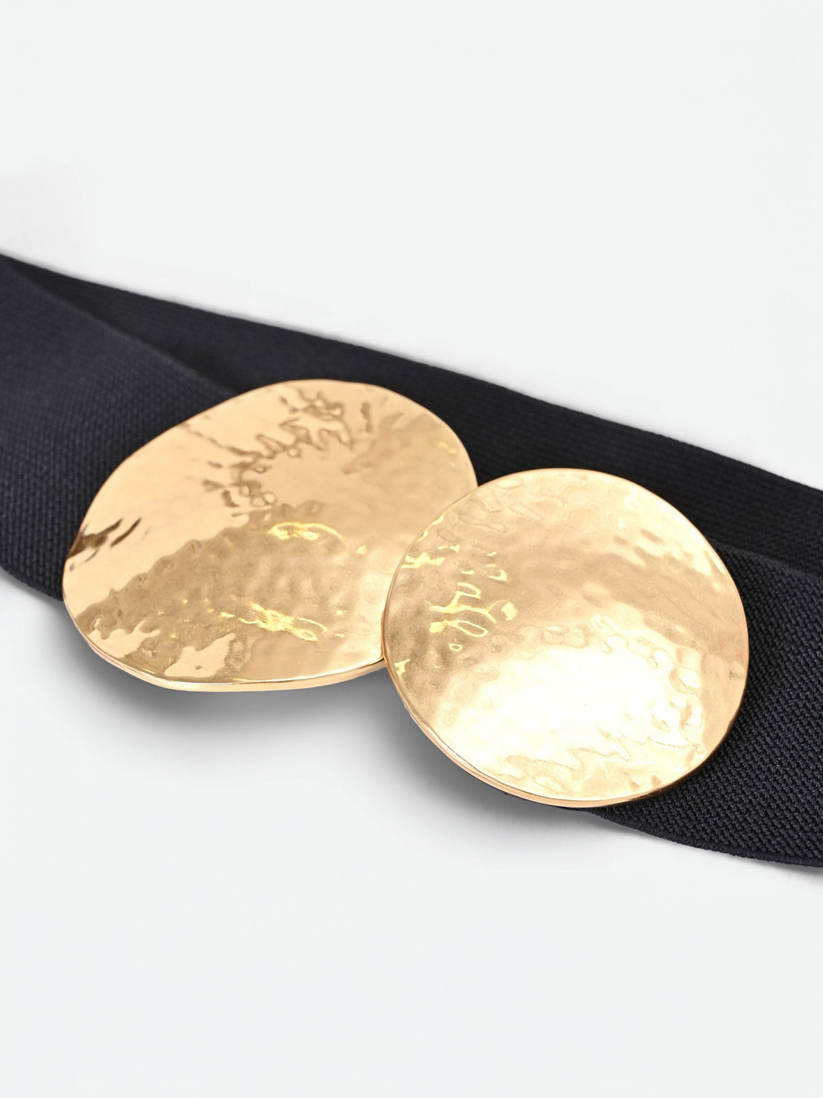Cintura nera a fascia alta con fibbia design