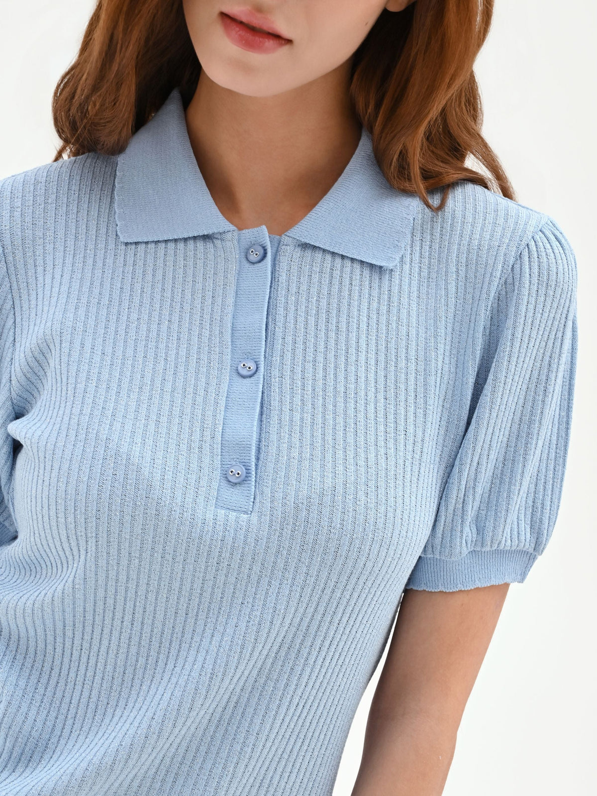 Polo azzurra in maglia a costine