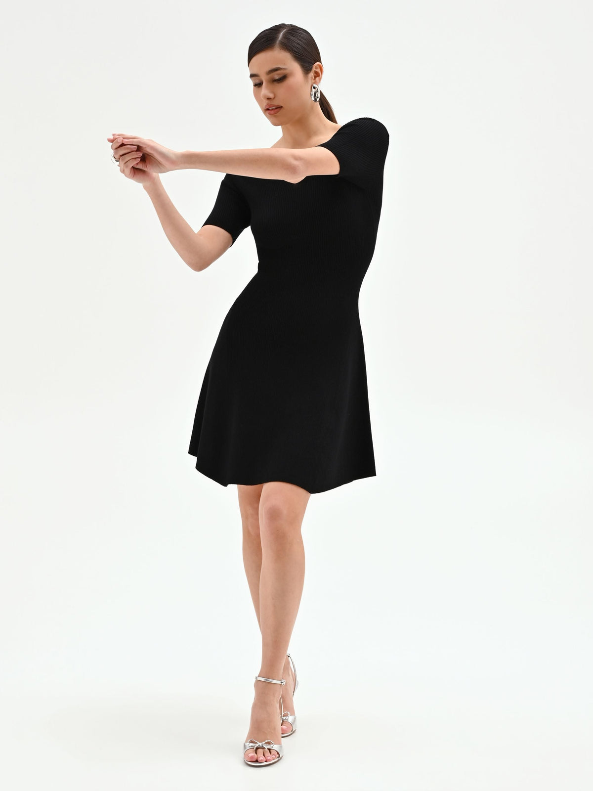 Abito nero in maglia a costine