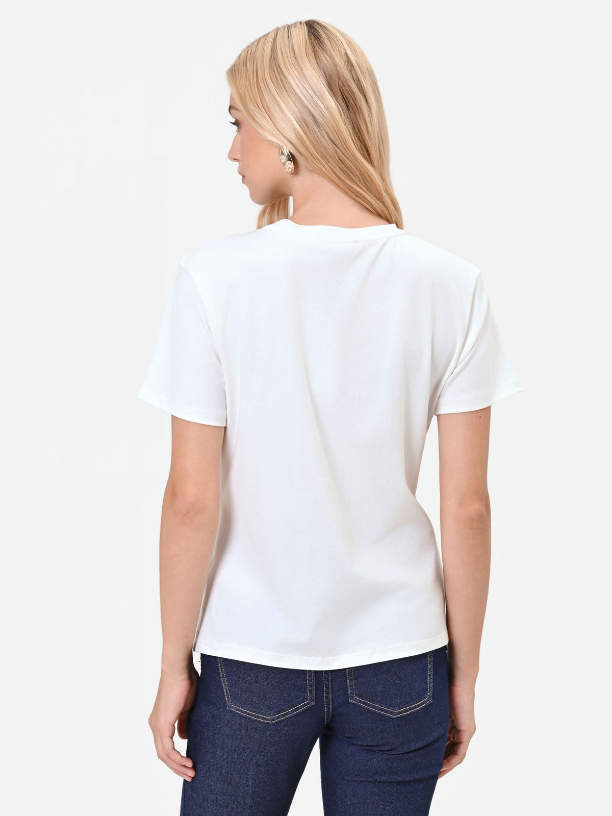 T-shirt panna bianco con drappeggio e strass