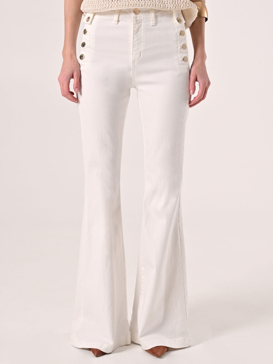 Pantaloni a Zampa con Bottoni in Denim Bianco