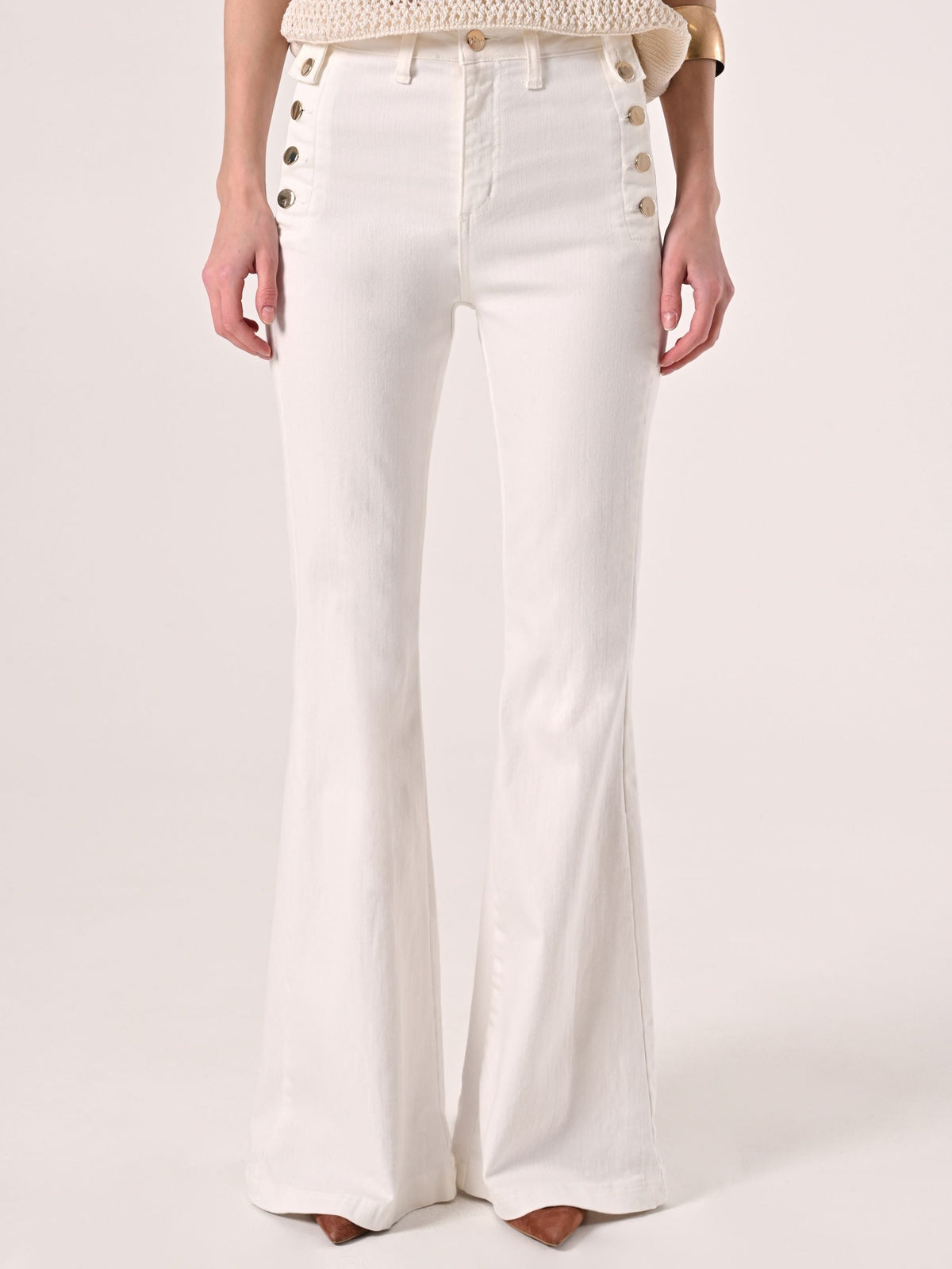 Pantaloni a Zampa con Bottoni in Denim Bianco