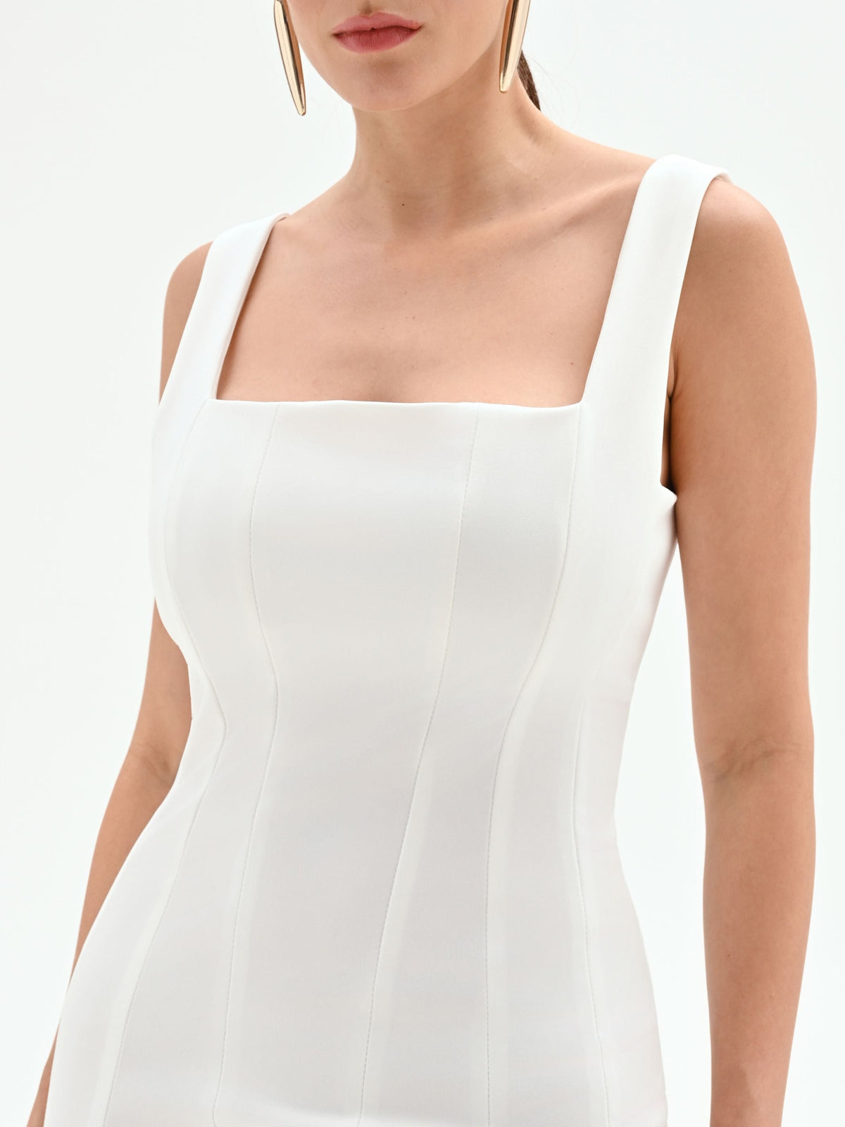 Abito midi bianco con scollo quadrato