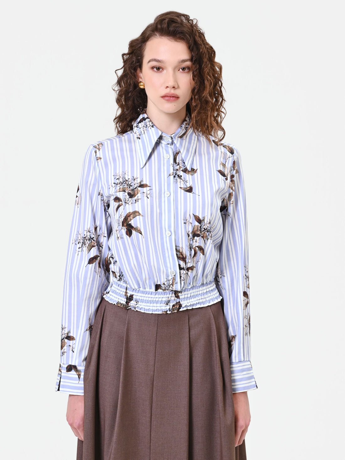 Camicia cropped a righe e fiori