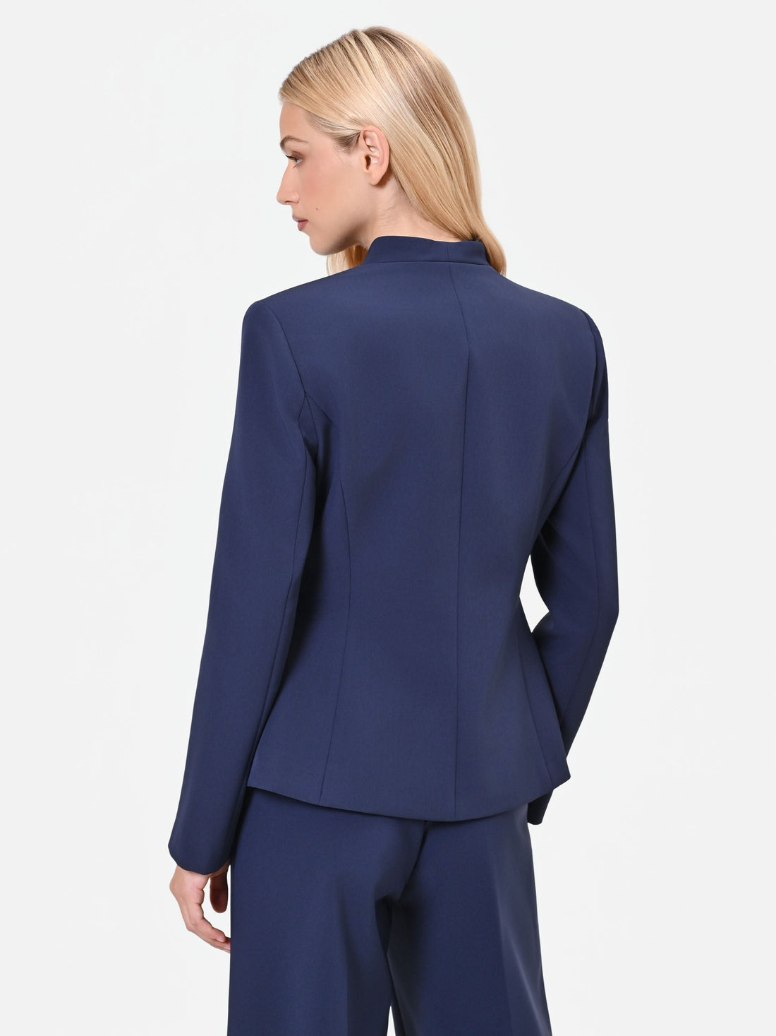 Giacca strutturata blu navy con dettaglio catena