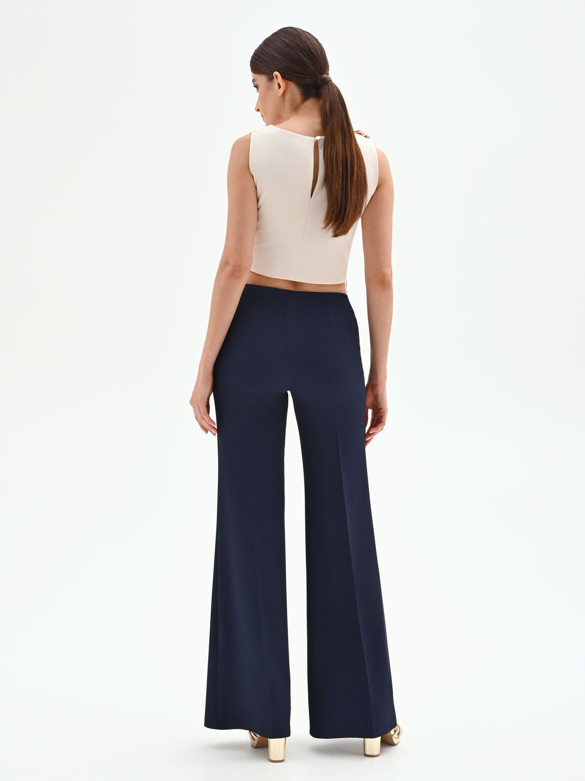 Pantalone a palazzo blu con piega stirata