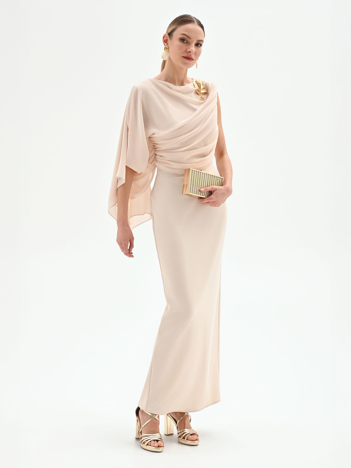 Abito lungo beige chiaro monospalla