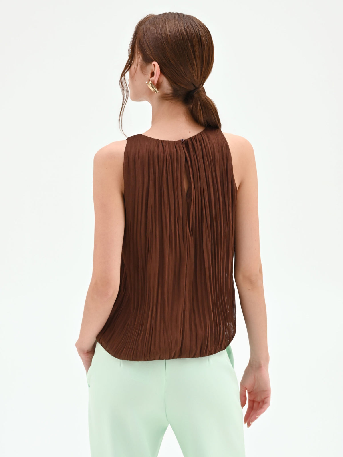 Blusa cioccolato con lavorazione plissé