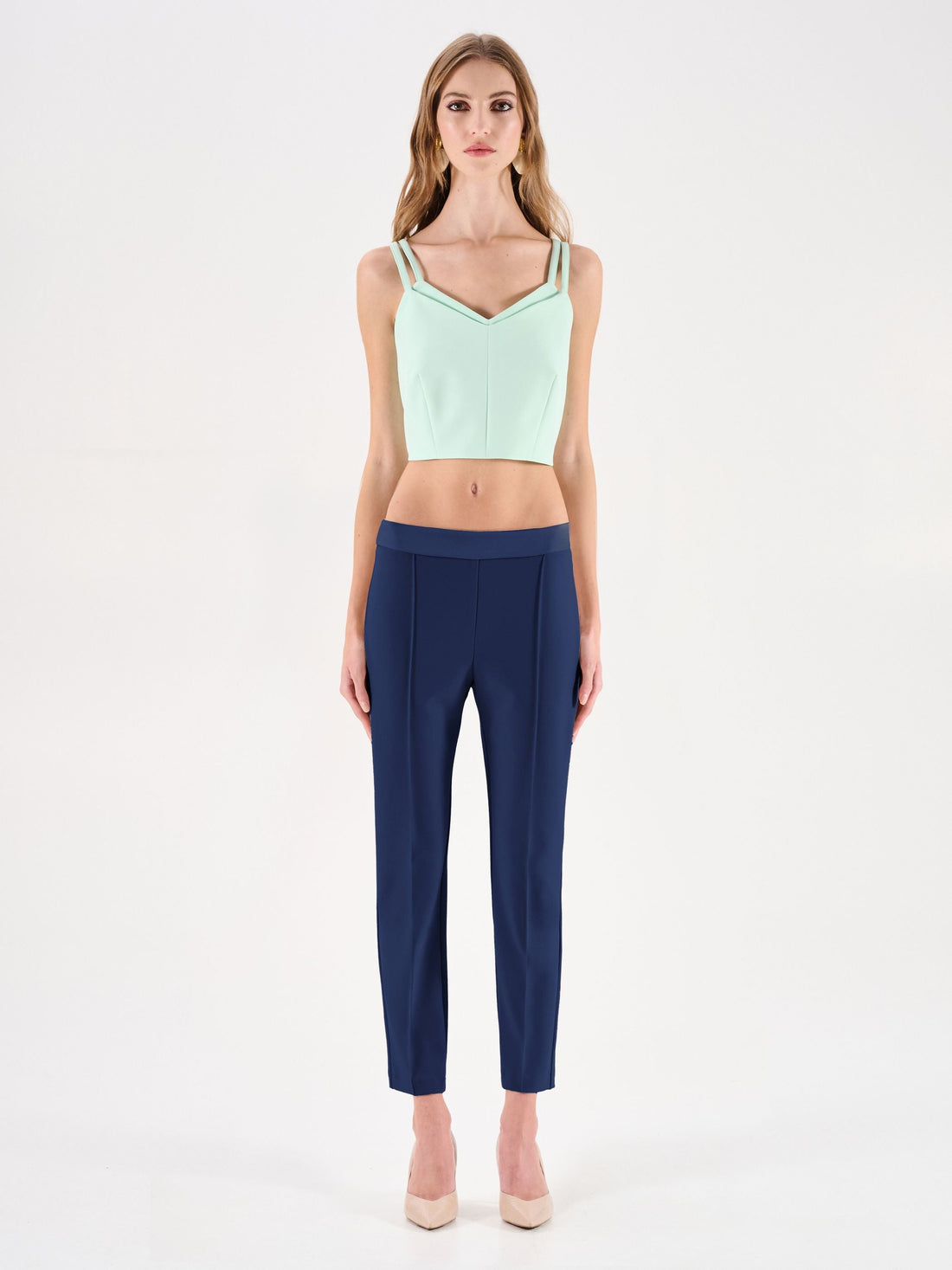 Pantalone blu a sigaretta con cinturino a contrasto