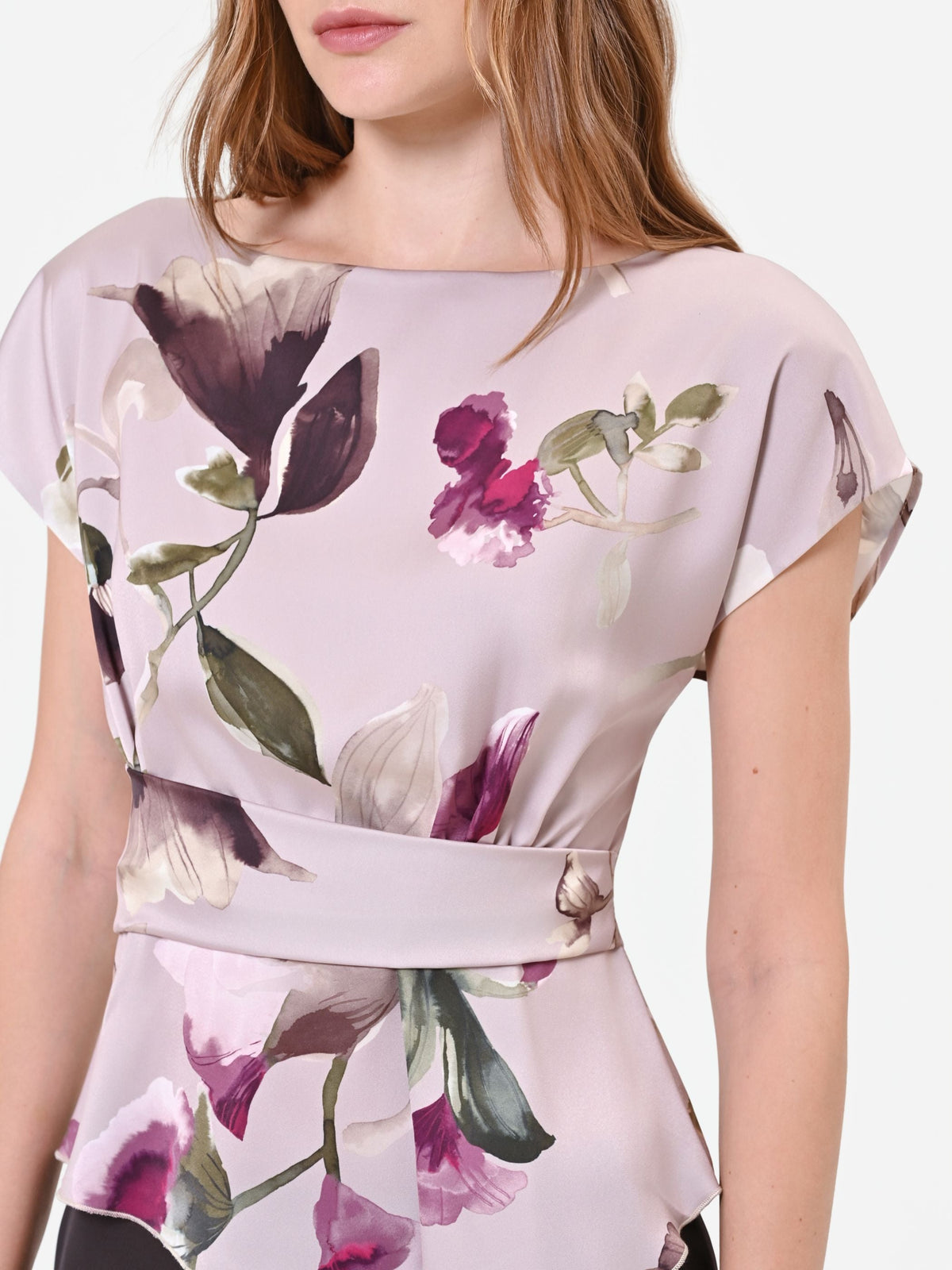 Blusa in raso tortora beige con stampa floreale