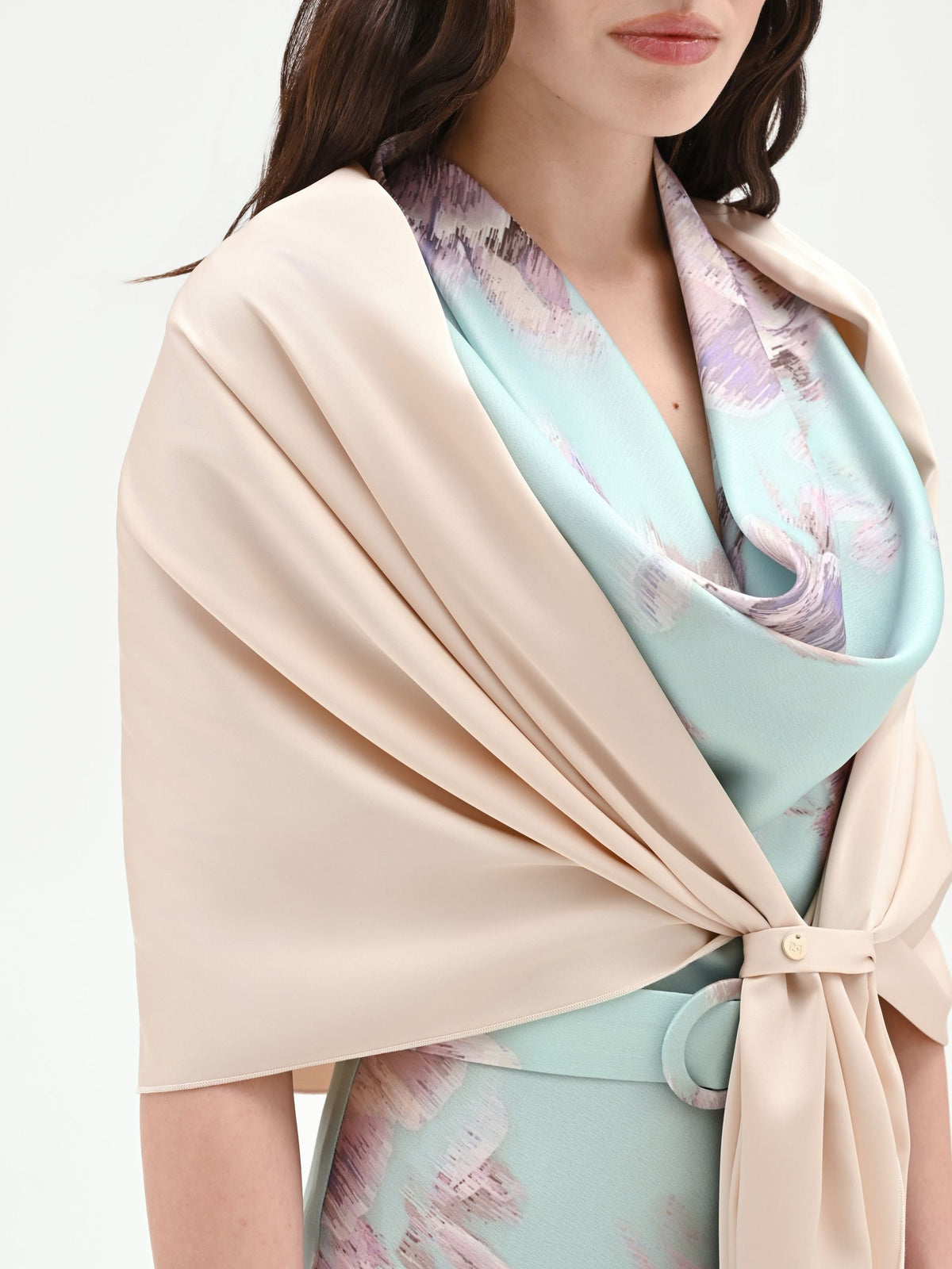 Stola in raso beige chiaro con passante
