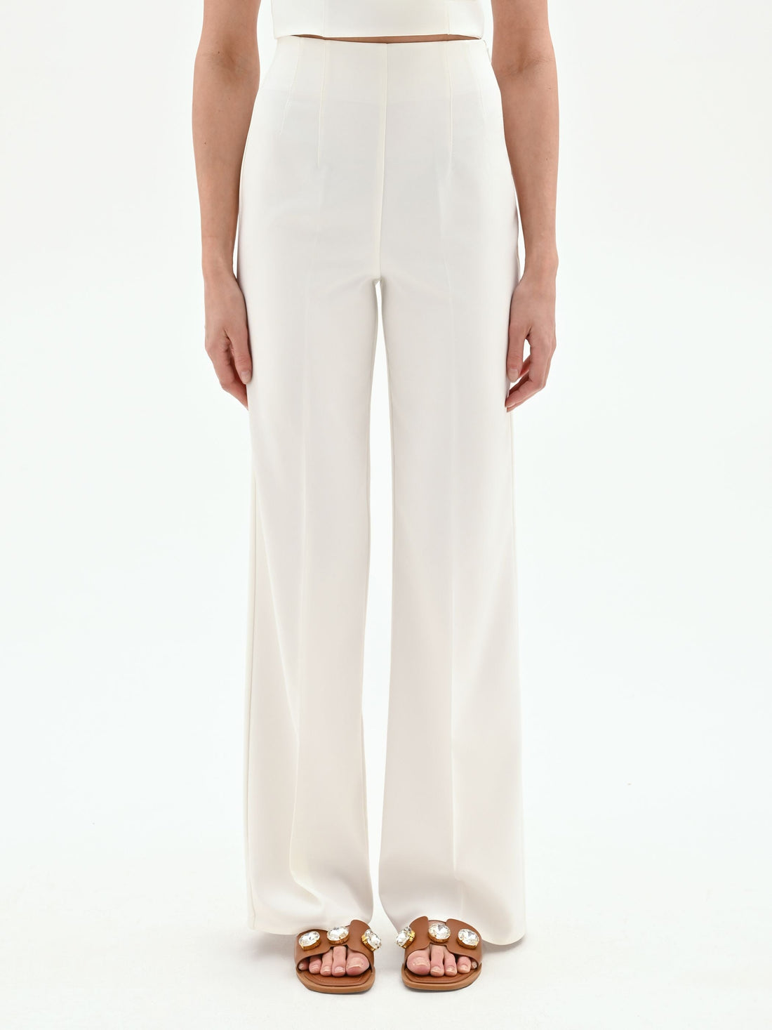 Pantalone a palazzo bianco con piega centrale