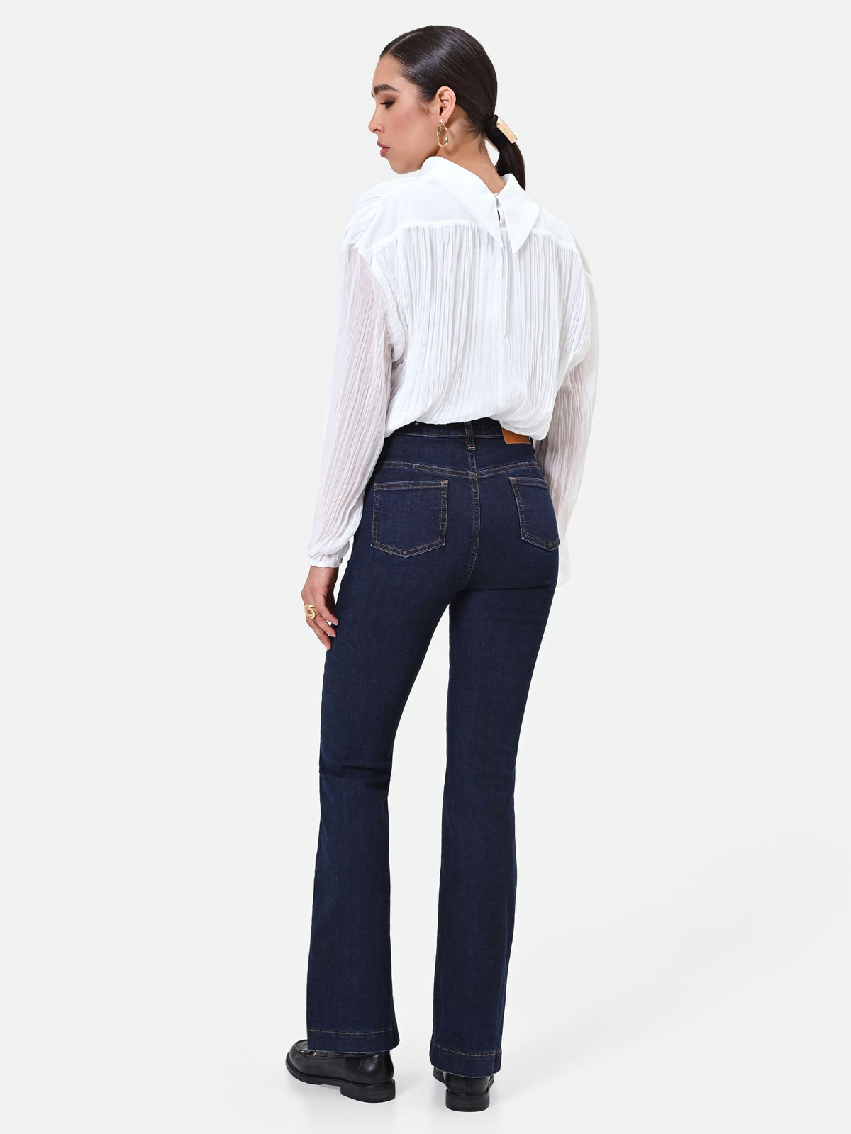 Jeans flare blu navy con bottoni dorati