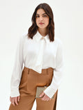 Camicia curvy panna bianco con foulard e spilla gioiello