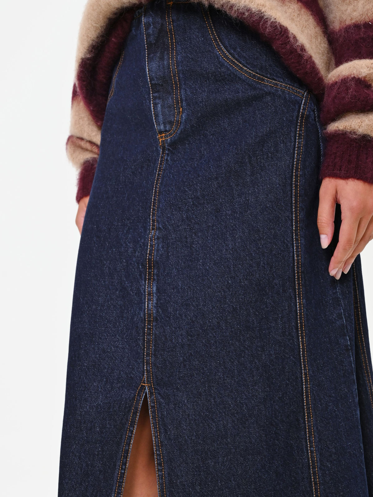 Gonna lunga in denim blu navy con spacco frontale