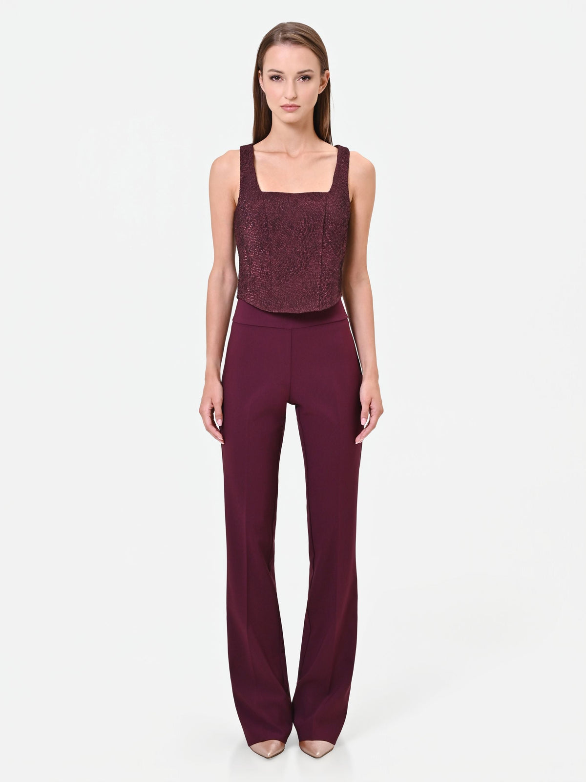 Pantalone svasato bordeaux in tessuto tecnico con fascione in vita