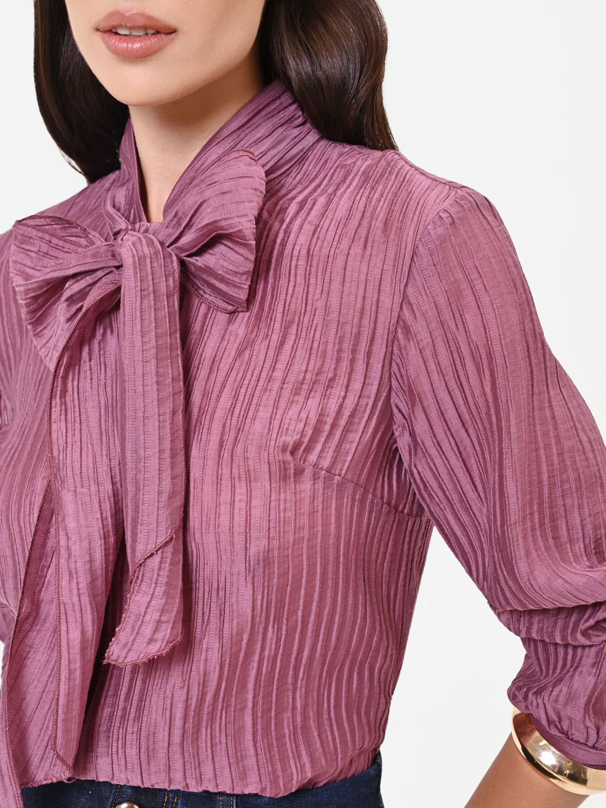 Camicia rosa antico plissé con fiocco