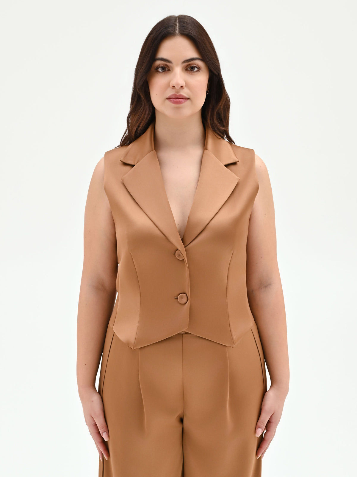 Gilet curvy marrone bronzo in raso con rever