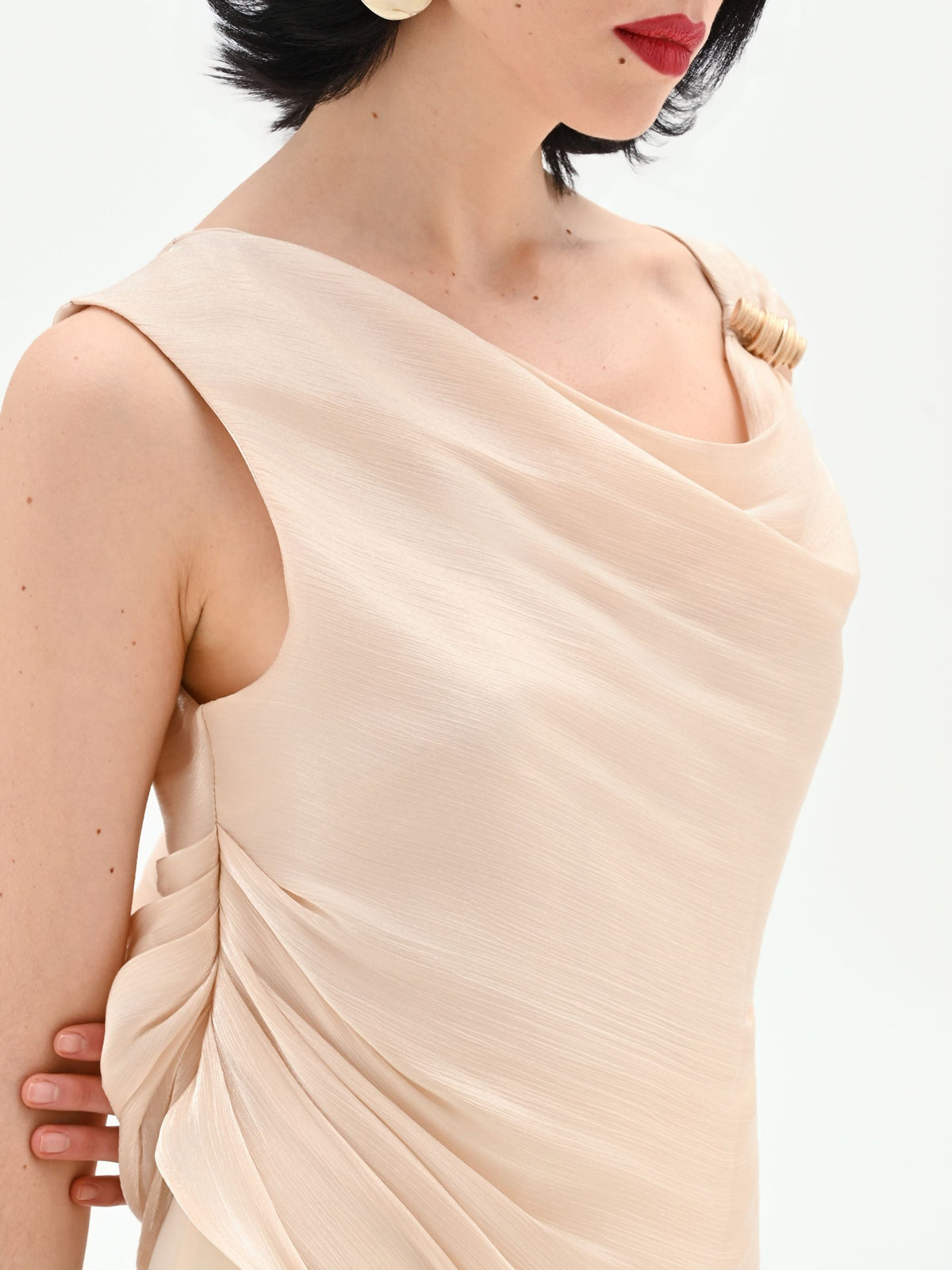 Tuta elegante beige chiaro con corpetto drappeggiato