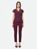 Top bordeaux in pizzo con scollo incrociato