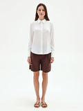 Camicia bianca con bottoni ricoperti