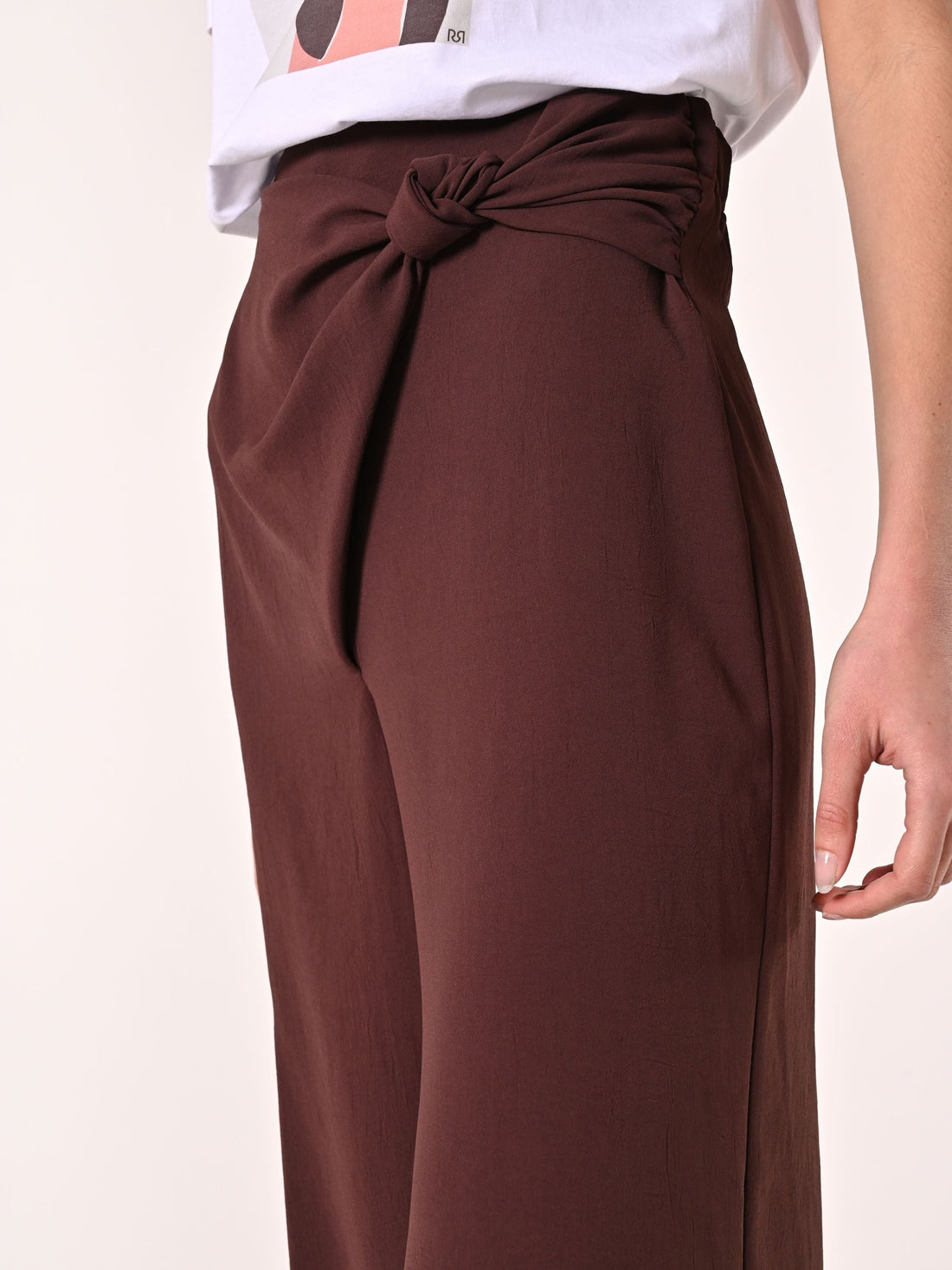 Pantaloni Marrone Cioccolato con Nodo effetto Goffrato