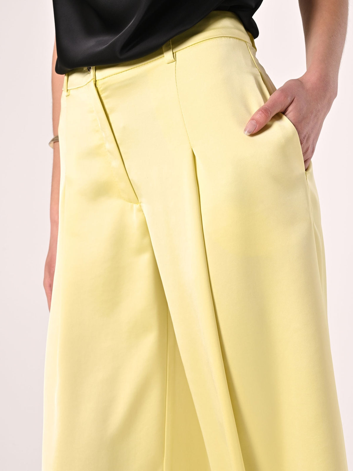 Pantaloni Gialli in Raso