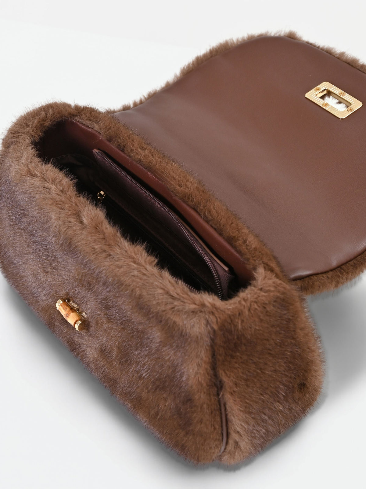 Borsa a mano cioccolato effetto pelliccia