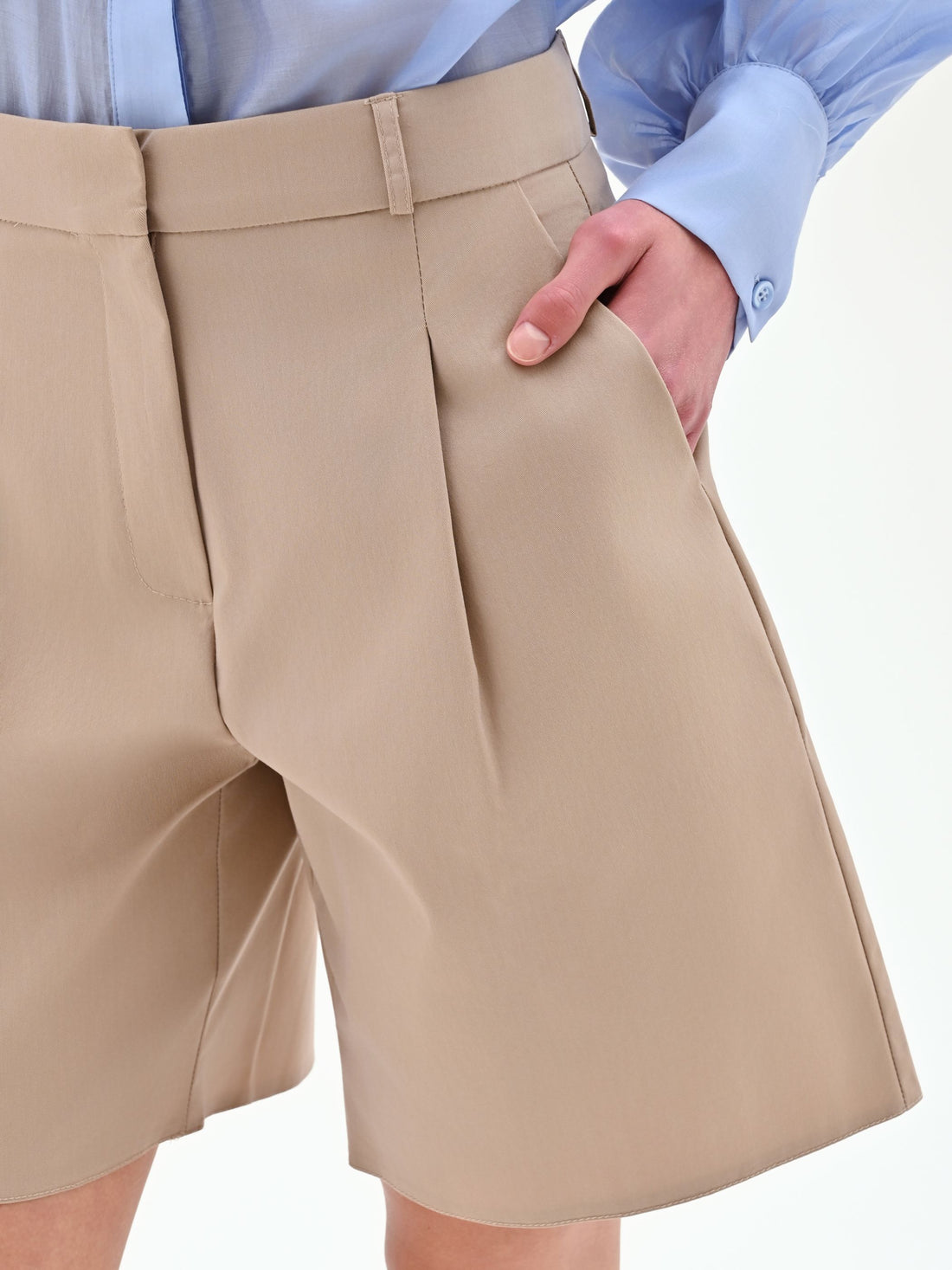 Bermuda tortora beige con pinces frontali