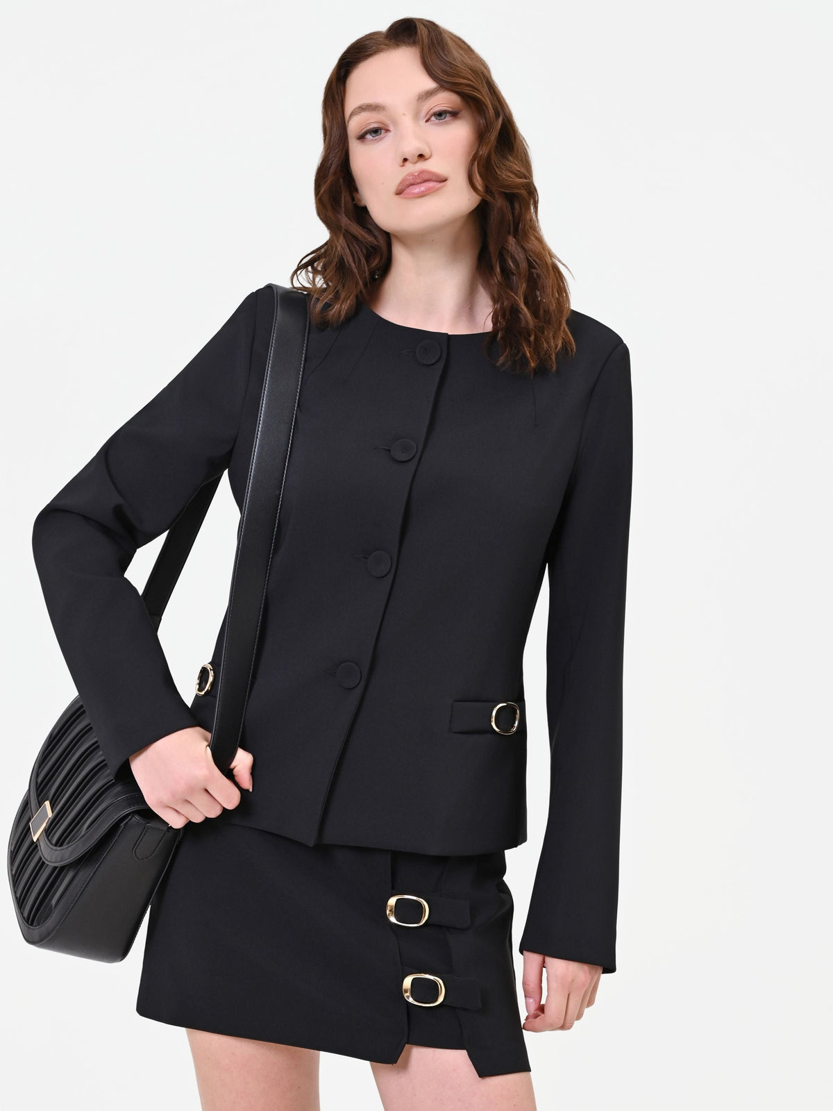 Giacca nera con fibbie decorative