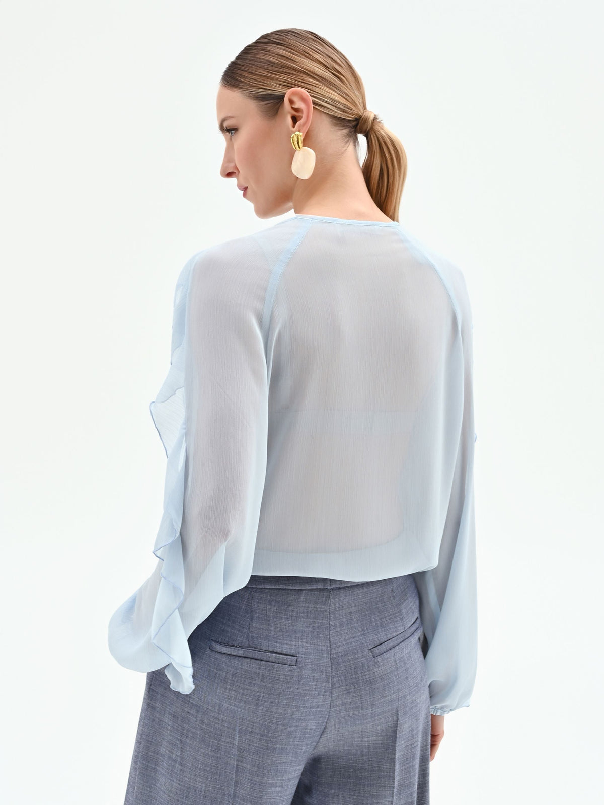 Blusa azzurro cielo con rouches