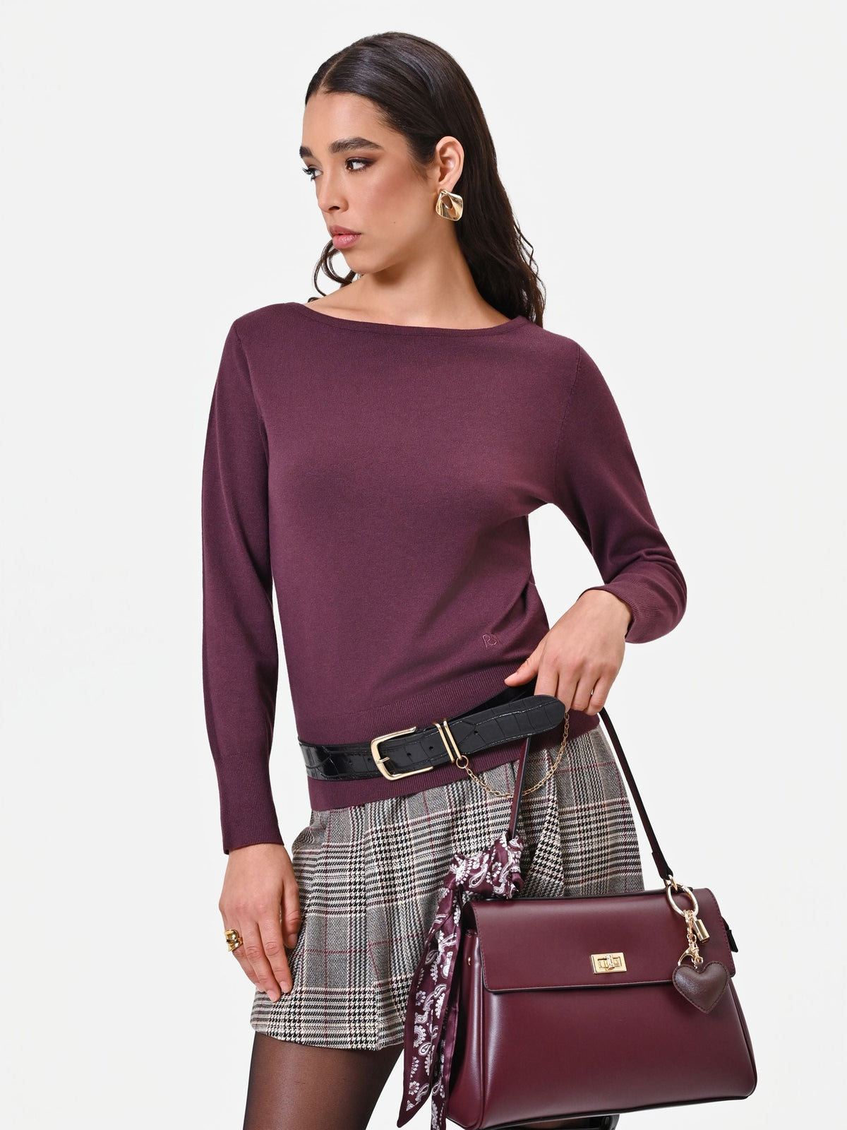 Maglia in viscosa bordeaux con scollo a barchetta