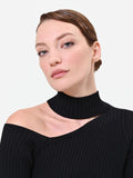 Maglia nera a coste con cut out in misto viscosa