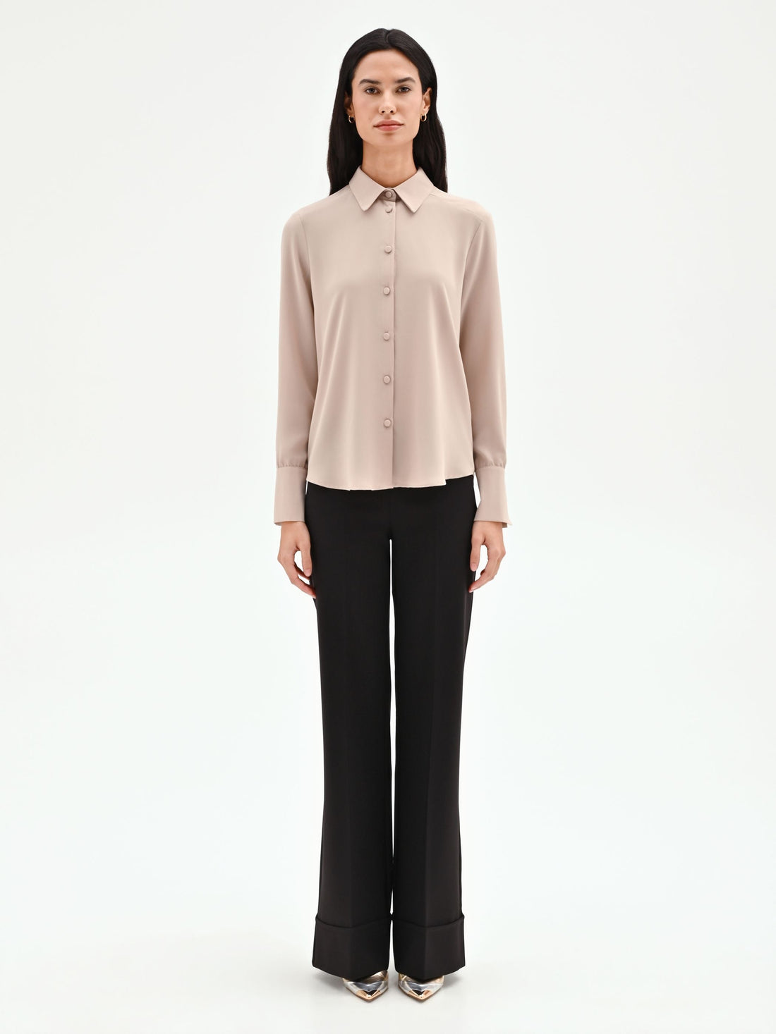 Camicia beige con bottoni ricoperti