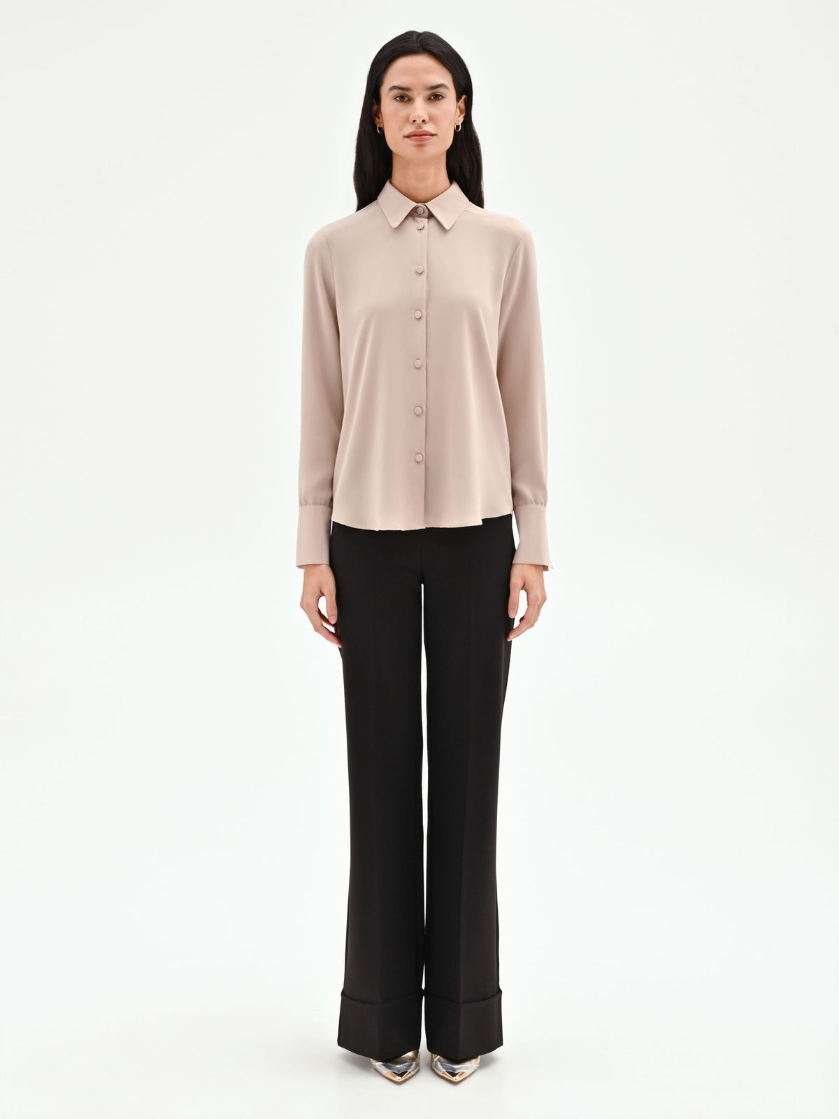 Camicia beige con bottoni ricoperti